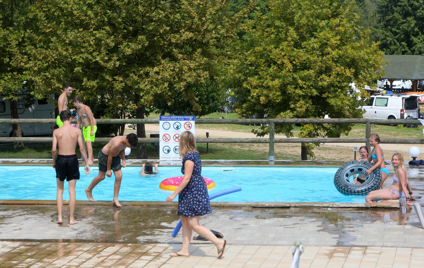 11.08.2021., Duga Resa - Autokamp Slapic na rijeci Mreznici u Belavicima popunjen je stranim i domacim turistima. Osim gostima iz Skandinavskih zemalja Nizozemske, Svedske, Njemacke i Austrije rijeka Mreznica sve je popularnija i medu Hrvatima ljetuju u ovom kampu.Photo: Kristina Stedul Fabac/PIXSELL