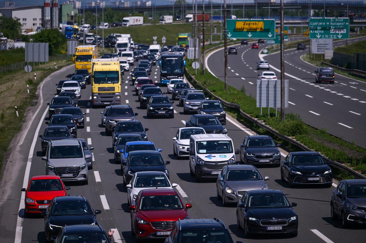 Zagreb: Gužve na naplatoj kućici Lučko zbog produženog vikenda