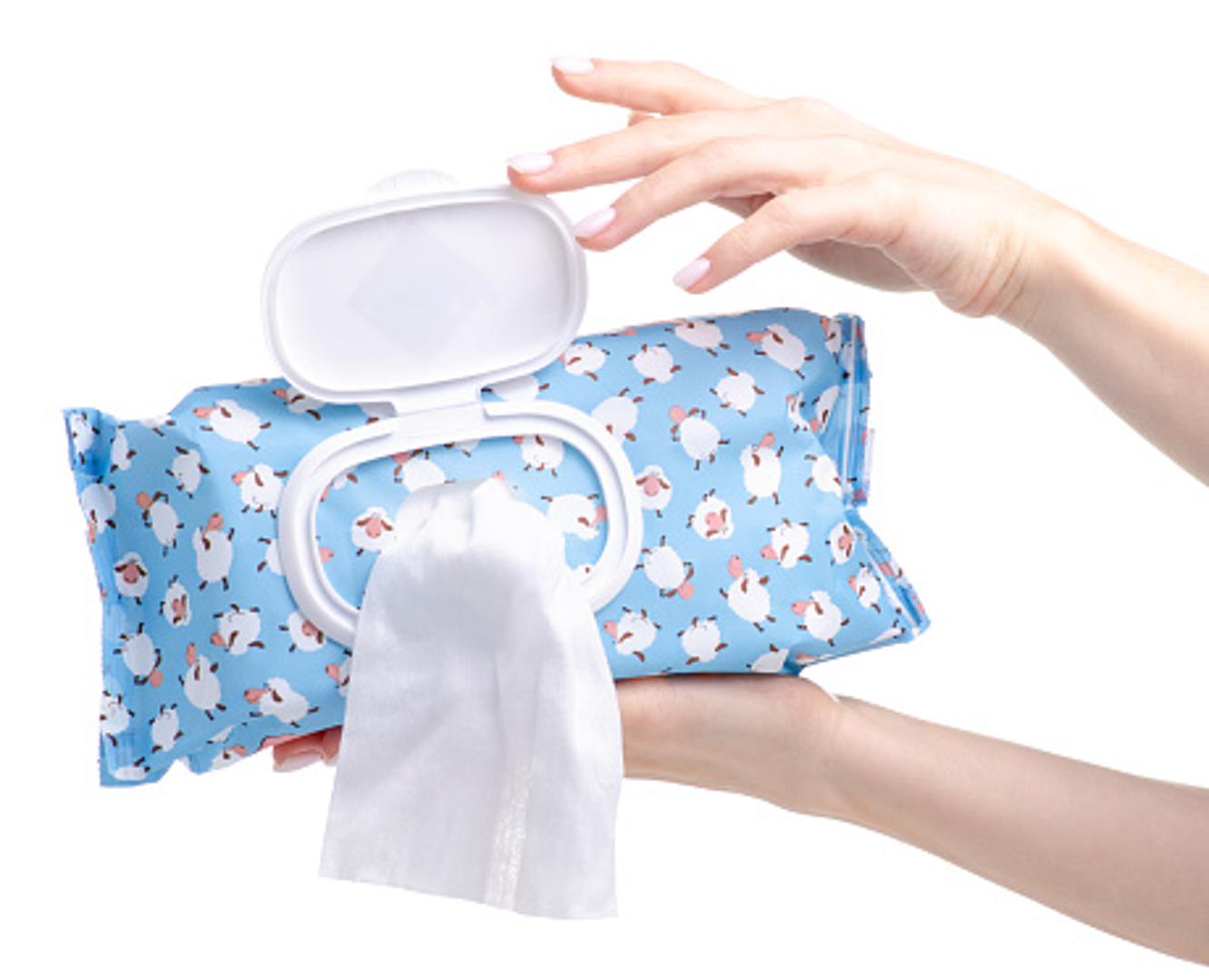 Vlažne maramice mnogima su "pravo otkriće", a koriste ih za čišćenje, za brisanje lica, umjesto toaletnog papira, za osvježavanje u vrućim ljetnim mjesecima i sl. 