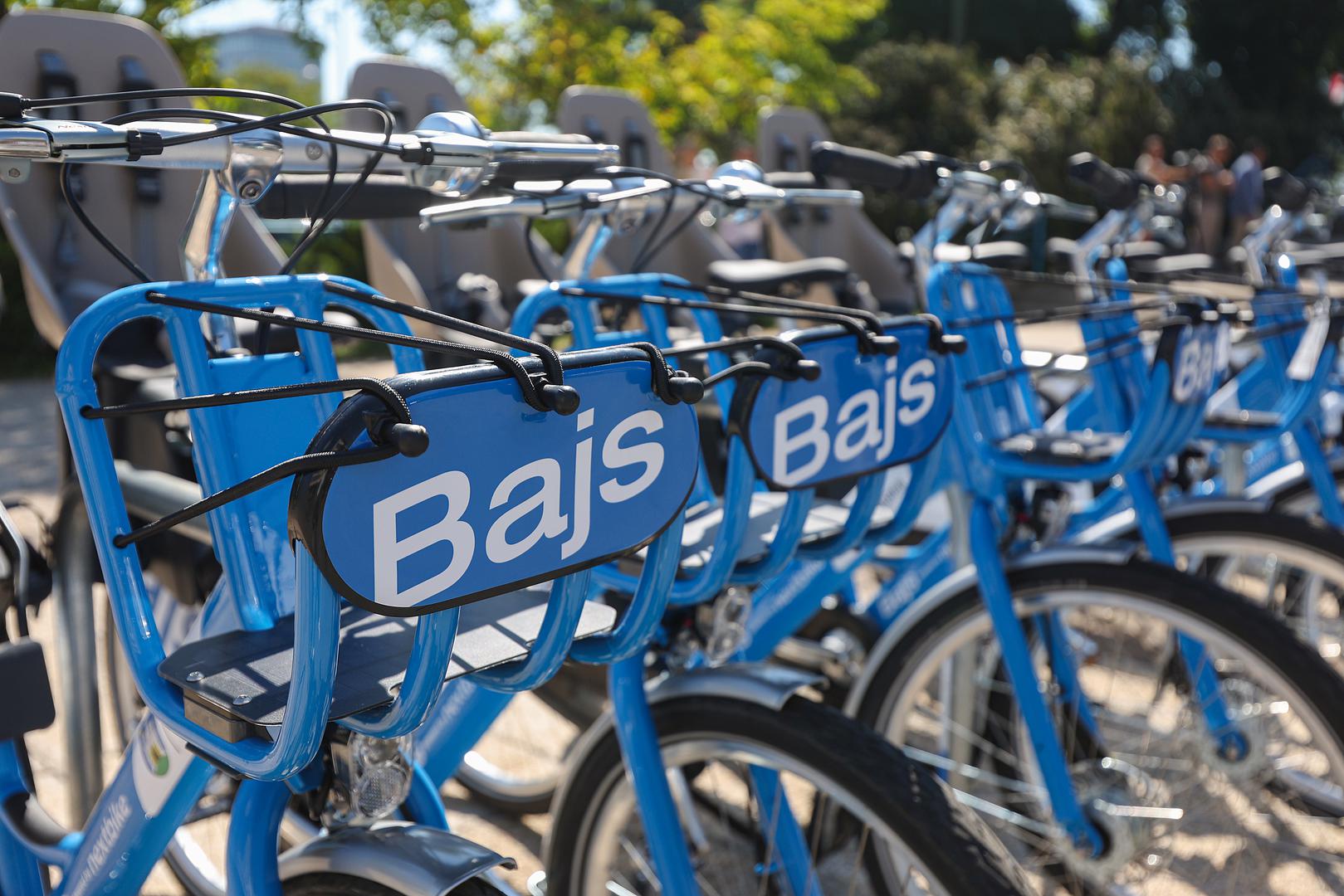  Pretplata također omogućuje korištenje bicikla do pola sata, nakon čega ga, ako želite nastaviti vožnju bez dodatne naknade trebate vratiti na jednu od registriranih stanica i pauzirati pola sata prije sljedećeg najma. 