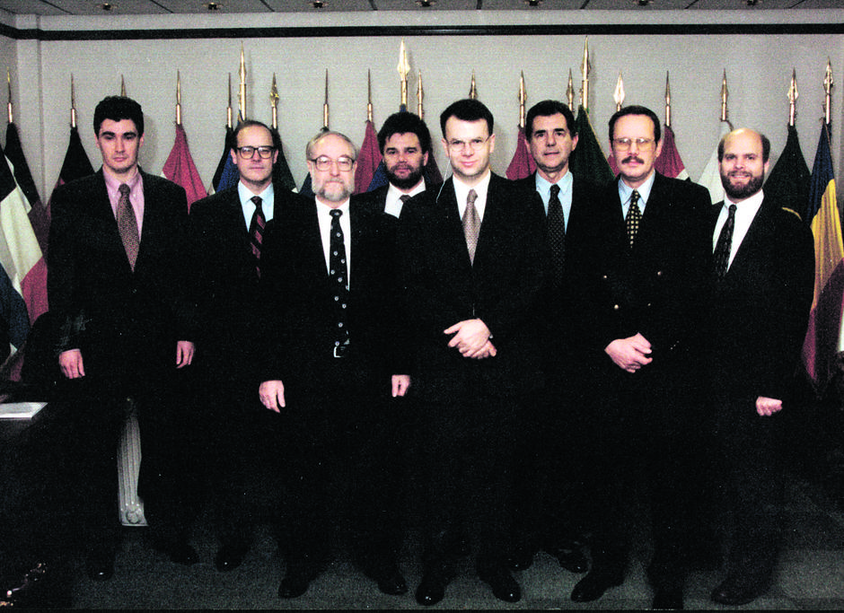 U Ministarstvu vanjskih poslova Milanović je dobio posao 1993., a godinu poslije otišao je kao pripadnik OESS-a u Azerbajdžan. Od 1996. bio je savjetnik u hrvatskoj misiji pri NATO-u i EU u Bruxellesu