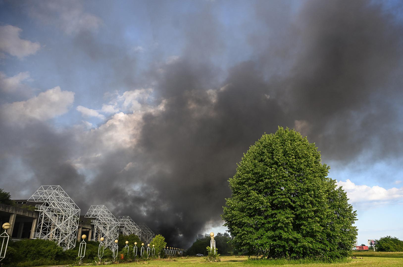 Tko je odgovoran, Grad ili Ministarstvo? Nakon Tomaševićeve izjave, Ministarstvo zdravstva poručilo je da država još nije formalno preuzela objekt, te odgovornost dotad snosi Grad Zagreb. Kako pojašnjavaju iz Ministarstva, iako je sporazum o prijenosu vlasništva sklopljen prije nekoliko mjeseci, sama primopredaja još uvijek nije dovršena. – Postupak preuzimanja nekretnine započeo je 14. svibnja 2025., no Ministarstvo zdravstva još nije stupilo u posjed objekta jer tripartitni primopredajni zapisnik koji su trebale izraditi nadležne službe Grada Zagreba nije dovršen niti potpisan – poručuju iz Ministarstva. Dodaju da je Grad dostavio prijedlog zapisnika, ali su uočene brojne manjkavosti i nedostatak dokumentacije, zbog čega su zatražene dopune koje još nisu zaprimljene. 