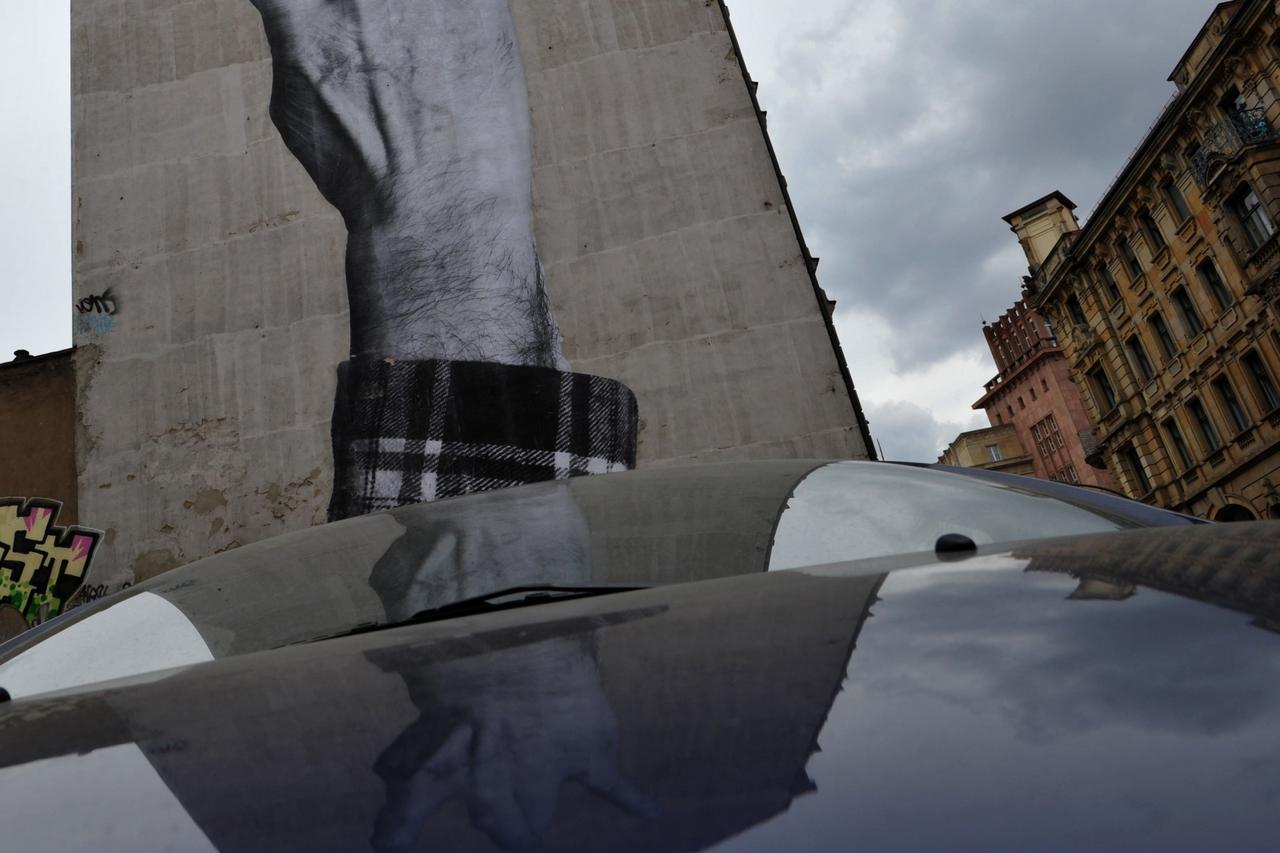 Francuski ulični umjetnik i fotograf JR i njegova ekipa uredili su 15 fasada diljem Berlina,