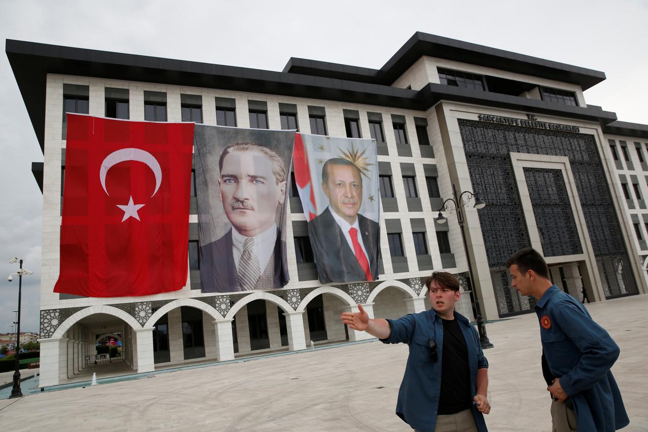 Simpatizeri Erdogana na konferenciji u Istanbulu