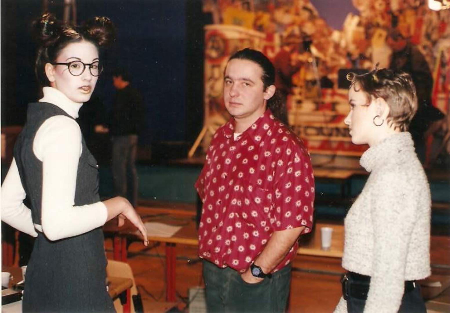 Mia Pećina bila je dio prvog voditeljskog trojca emisije Briljanteen, a na audiciju za emisiju prijavila se na nagovor tadašnjeg dečka.