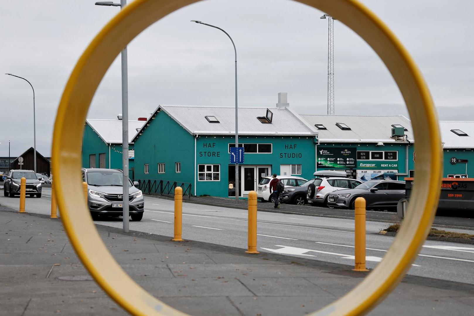 Niskom stopom kriminala, slabom militarizacijom i visokom društvenom kohezivnošću Island potvrđuje da mir i stabilnost nisu slučajnost. 