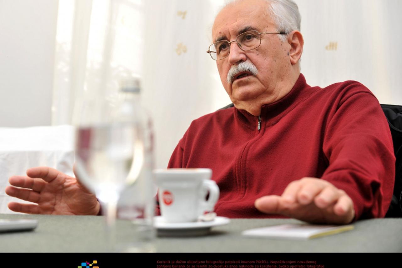 '16.11.2010., Zagreb - Knjizevnik Ivan Aralica, jedan od dominantnih hrvatskih narativnih prozaika druge polovice 20. stoljeca. Photo: Marko Lukunic/PIXSELL'