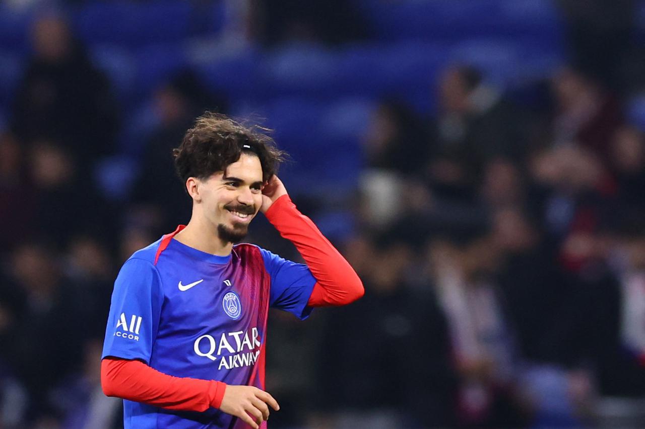 storyeditor/2025-11-27/2025-11-09T192311Z_1060865668_UP1ELB91HULCE_RTRMADP_3_SOCCER-FRANCE-OL-PSG.JPG