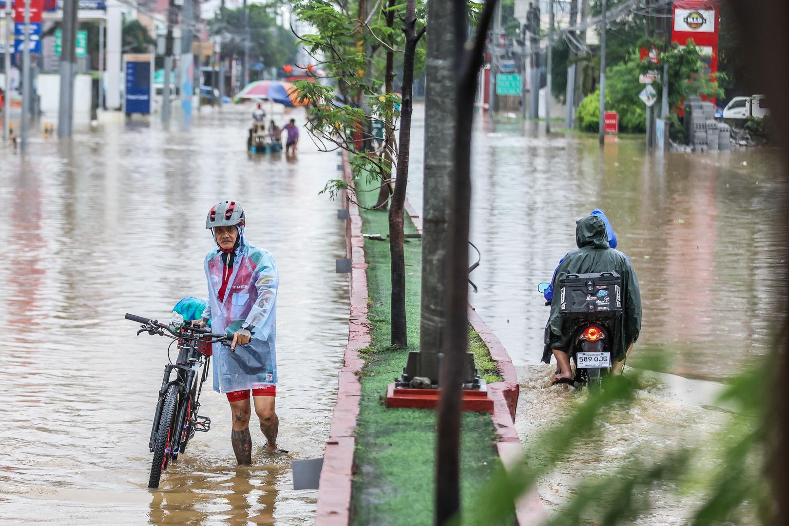 Filipini obično imaju oko 20 tropskih oluja i tajfuna godišnje.