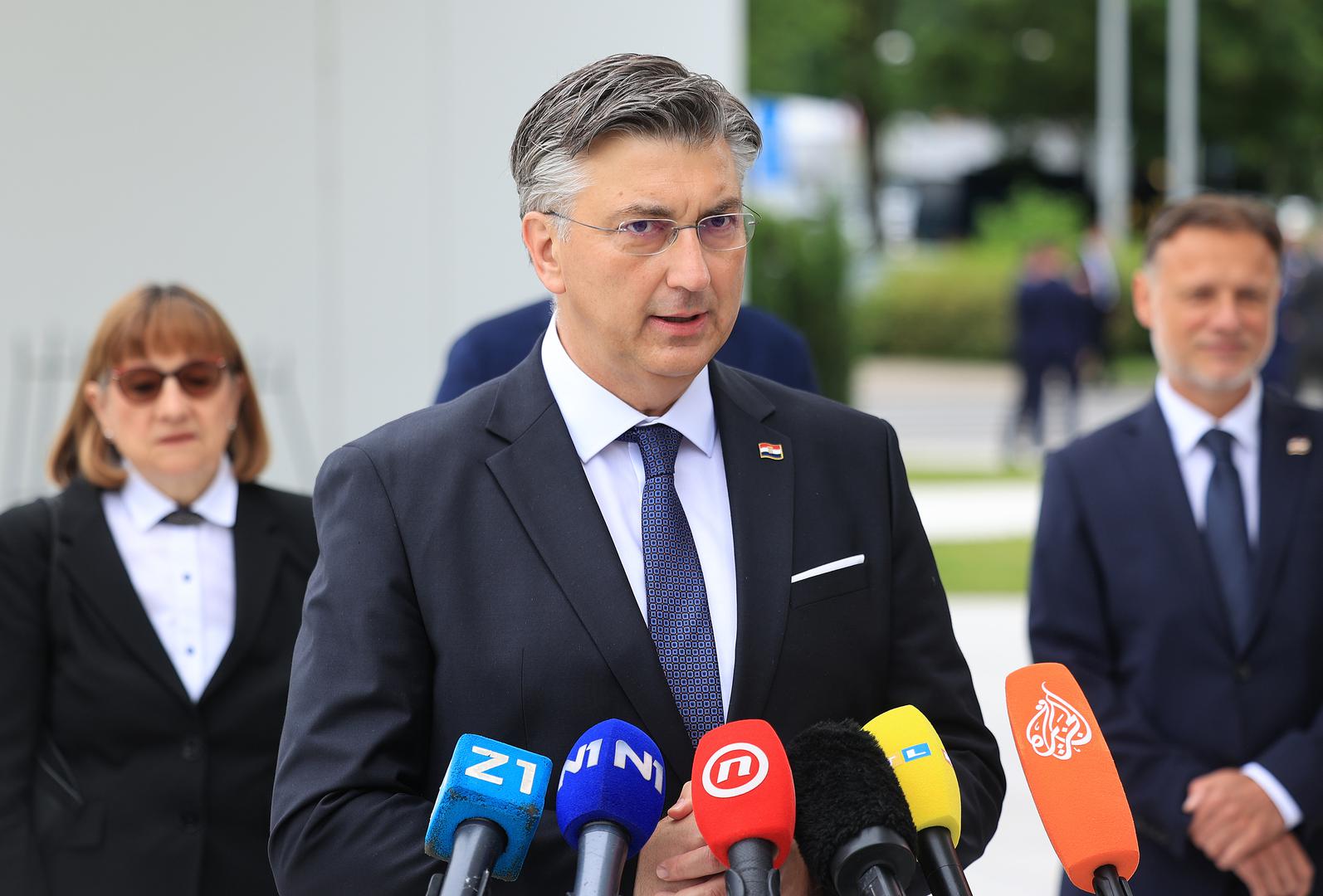 Premijer Andrej Plenković naglasio je da je Dan državnosti "poruka da će hrvatski narod ostvariti svoju višestoljetnu težnju za vlastitom državom i odlučivanjem o svojoj sudbini". Podsjetio je na govor predsjednika Tuđmana 1990., posebno njegovih deset točaka i ciljeva te naglasio da su one "utrle put hrvatskim institucijama, gospodarstvu, društvu i međunarodnom pozicioniranju."