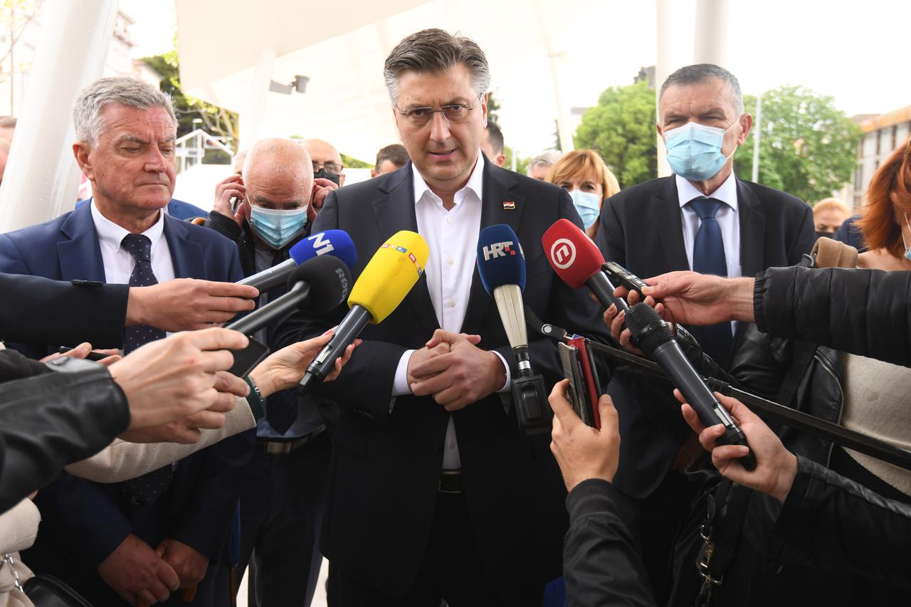 Šibenik: Andrej Plenković dao podršku Pauku i Buriću u nadolazećim izborima