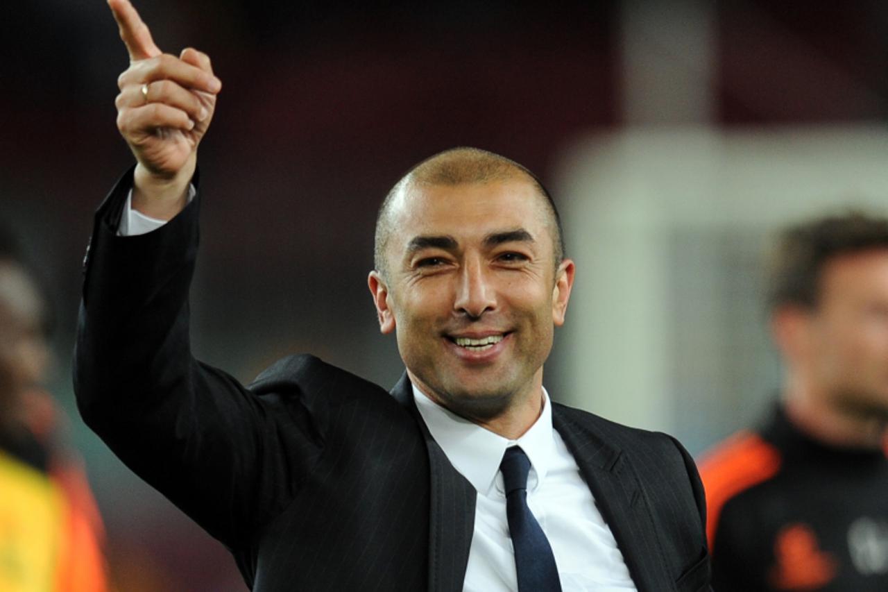 'Chelsea\'s Italian coach Roberto Di Matteo celebrates after beating Barcelona during the UEFA Champions League second leg semi-final football match Barcelona against Chelsea at the Cam Nou stadium in