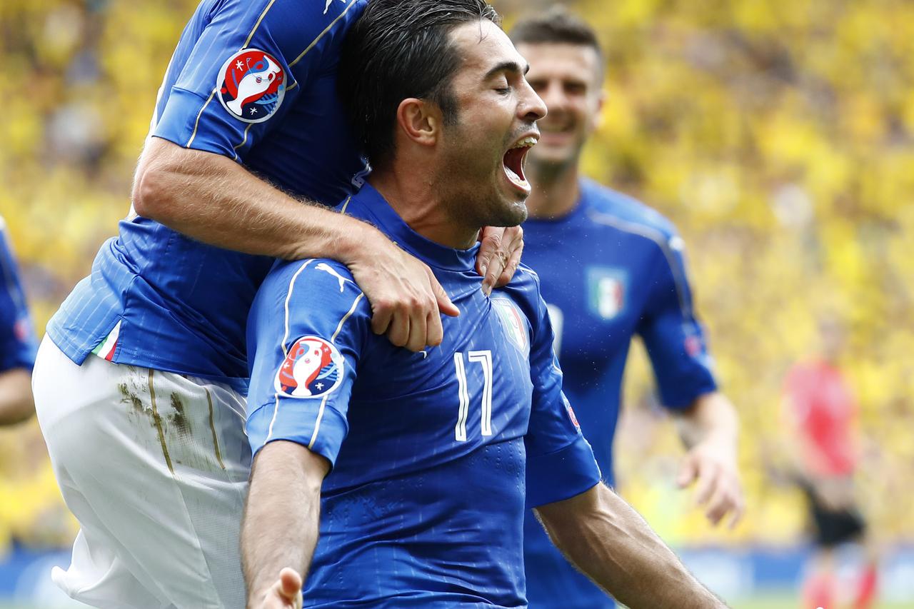 Football Soccer - Italy v Sweden - EURO 2016 - Group E - Stadium de Toulouse, Toulouse, France - 17/6/16 Italy's Eder celebrates after scoring their first goal  REUTERS/ Michael Dalder Livepic