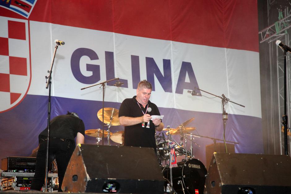 Škoro će imati i potporu kontroverznog voditelja Velimira Bujanca koji će medijski među desnim biračima gurati isključivo njega