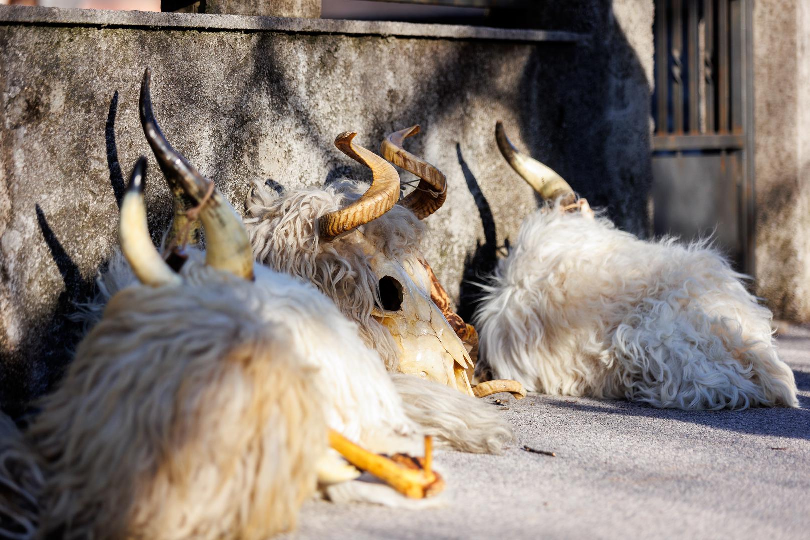 Ova tradicija vezana je uz stanovnike Čavla, a potječe još iz 13. stoljeća kada su se tadašnji seljaci branili od dolaska Bučuk Batukana, unuka poznatog Džingis-kana. 