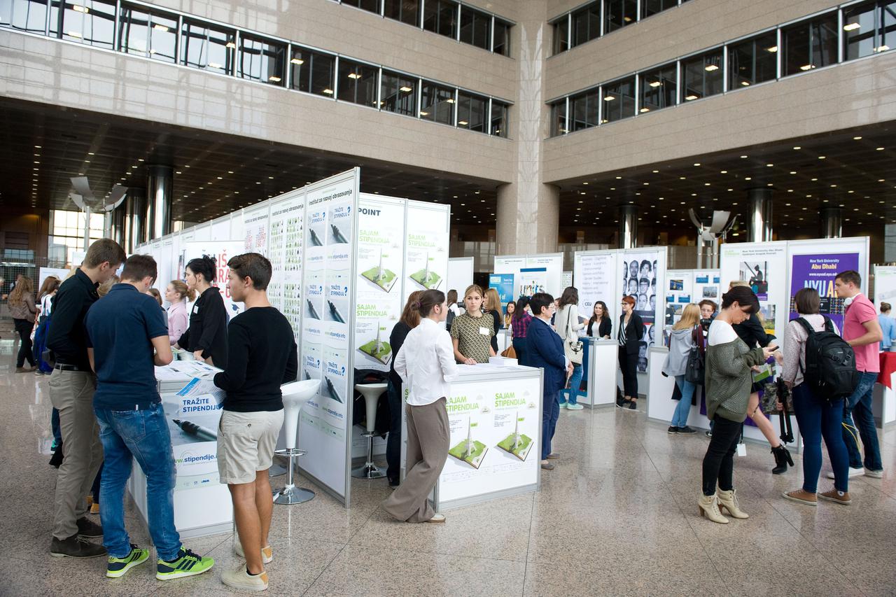 14.10.2014., Zagreb - U Nacionalnoj i sveucilisnoj knjiznici odrzan je Sajam stipendija na kojem su se studenti mogli upoznati s mogucnoscu studiranja u zemljama Europske unije. Photo: Davor Visnjic/PIXSELL