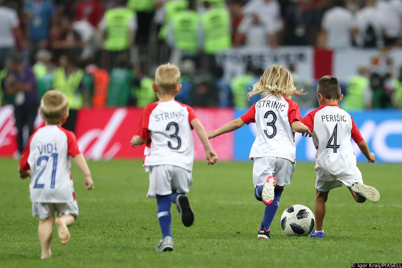 Moskva: Vatreni s djecom na travnjaku stadiona Lužnjiki proslavili ulazak u finale SP-a