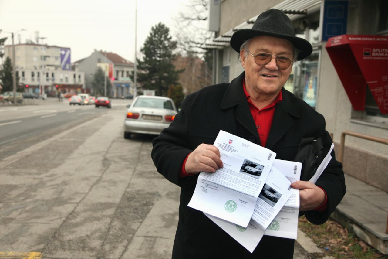 '22.12.2012., Zagreb - Branko belosevic, umirovljenik koji je u par dana dobio tri kazne zbog parkiranja u centru Sesveta, u uluci u kojoj prometnim znakom nije zabranjeno perkiranje. Photo: Zarko Bas
