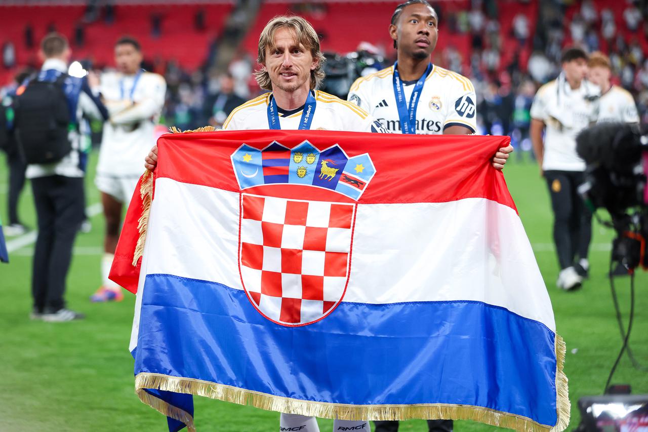 Modrić  najtrofejniji Realov igrač u povijesti, 6. put dignuo pokal Lige prvaka