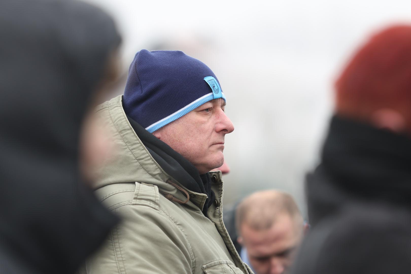 Koliko je bio cijenjen, najbolje se vidjelo tijekom njegove višegodišnje bitke s opakom bolešću. Cijela nogometna Hrvatska bila je uz njega. Igrači Dinama i Hajduka na derbije su izlazili u majicama podrške "Drži se, Mladene", a organizirane su i brojne humanitarne utakmice za pomoć u njegovu liječenju.