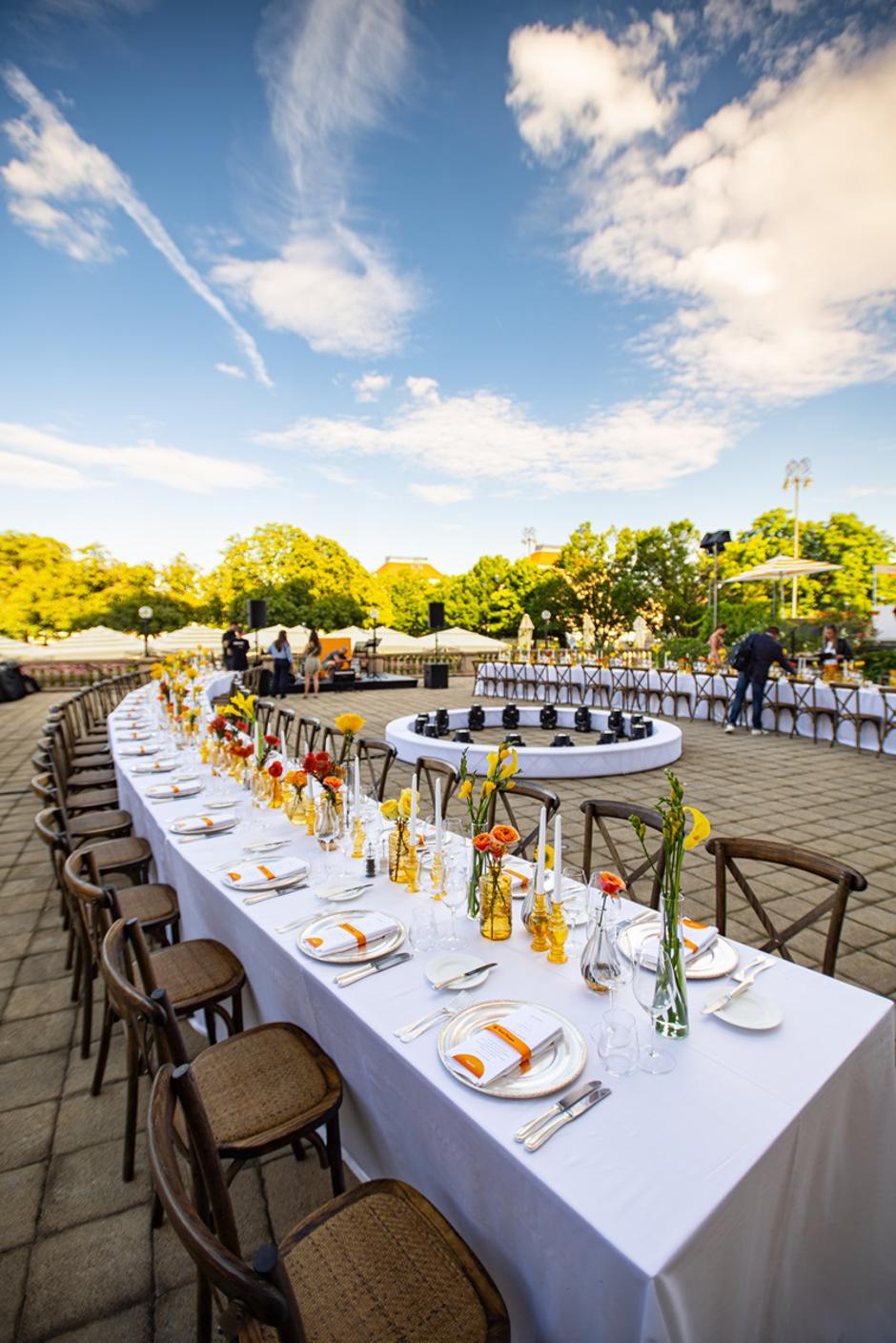 Veuve Clicquot Solaire Tables