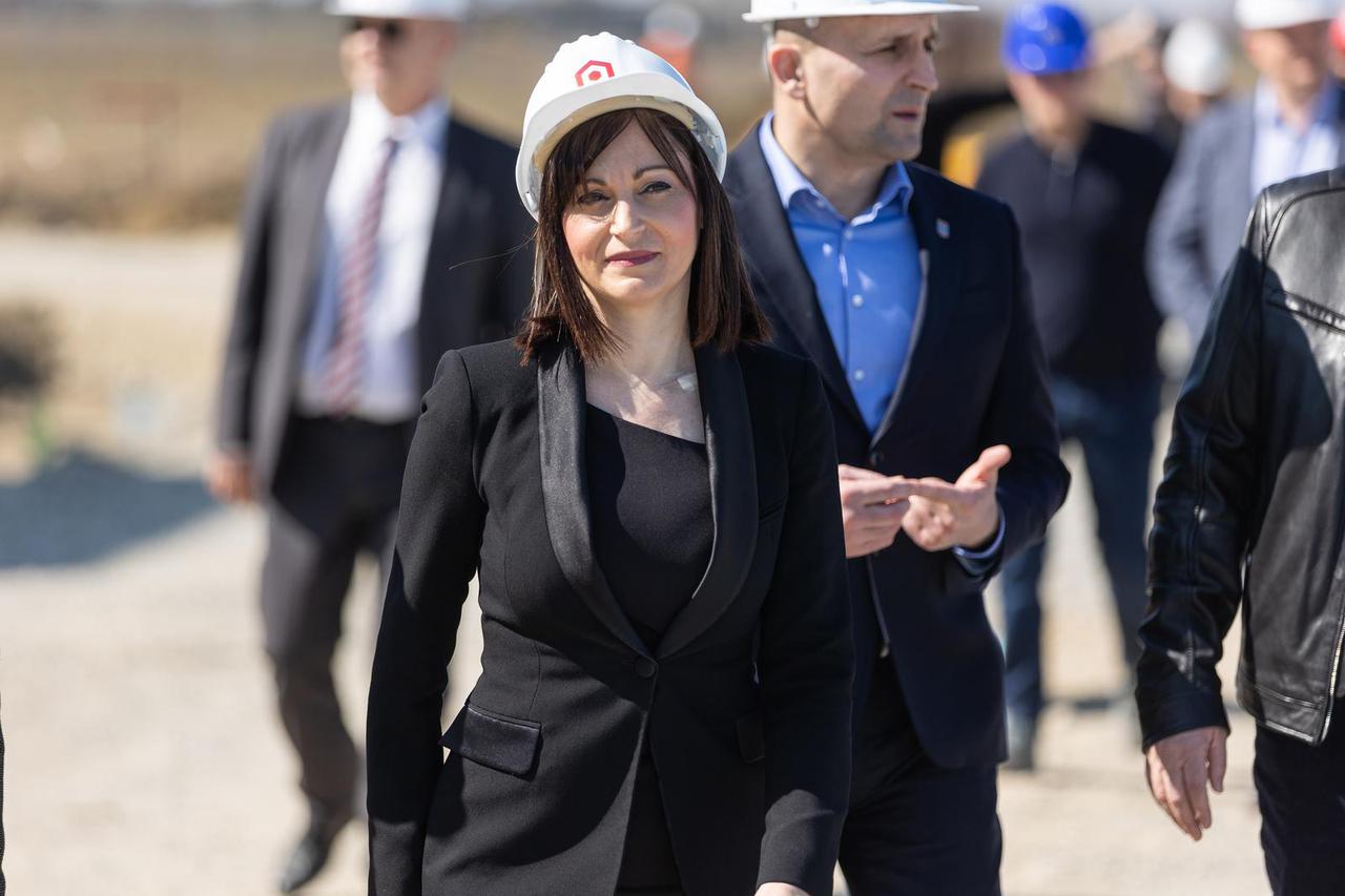 Osijek: Ministrica Tramišak u društvu gradonačelnika i župana obišla gradilište Gospodarskog centra