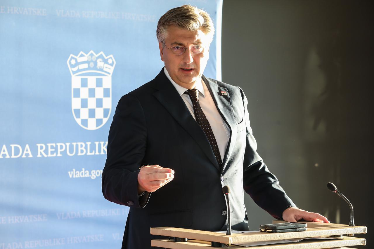 Zagreb: Andrej Plenković nakon sjednice Vlade obratio se medijima