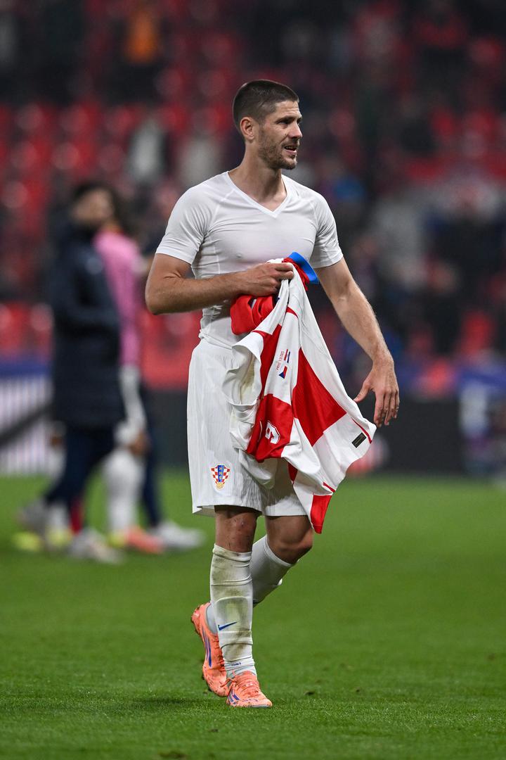 Andrej Kramarić završio je zagrebačku XV. gimnaziju, popularni MIOC, a privatnu gimnaziju završio je Mateo Kovačić