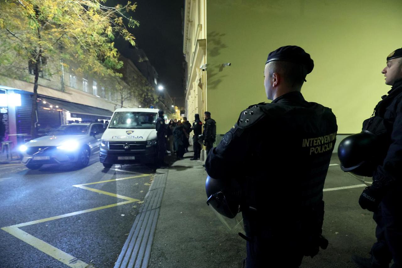 Zagreb: Interventna policija i muškarci s prekrivenim licem uoči otvorenja ovogodišnjih Dana srpske kulture