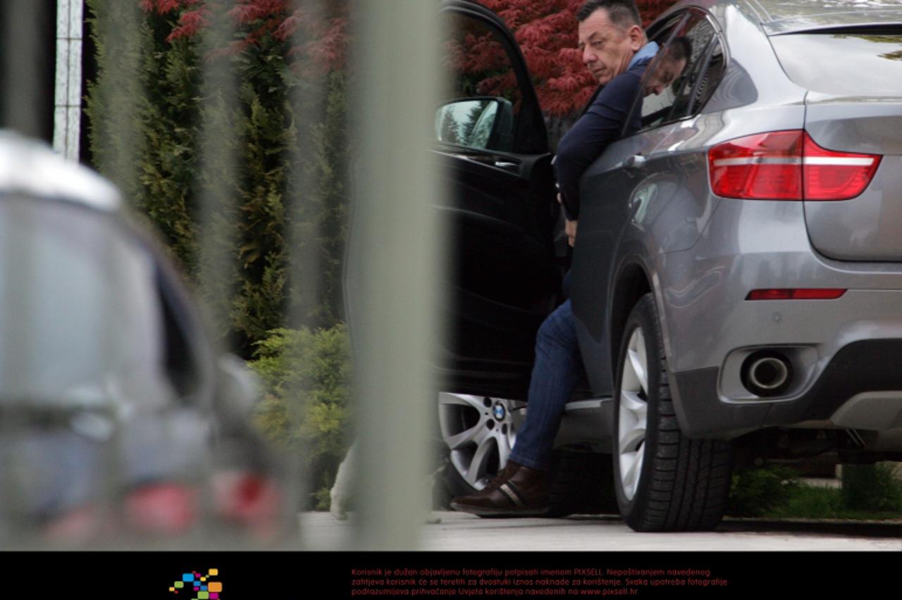 '19.04.2012., Zagreb - Dolazak Stjepana Fiolica u obiteljsku kucu u Malomlacanskoj 125. Photo: Borna Filic/PIXSELL'