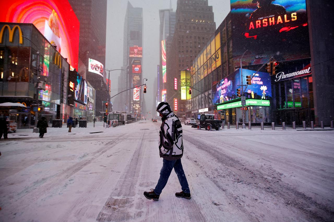 Major winter storm spreads across a large swath of the United States