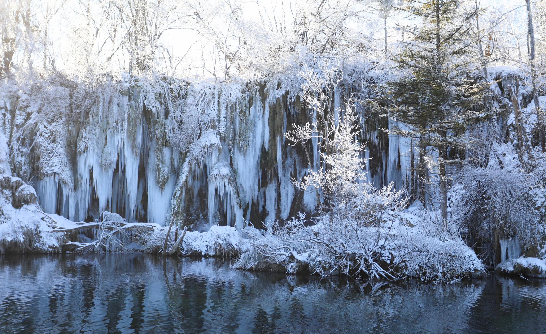 Panoramska vozila danas prometuju prema rasporedu na liniji St2 - St1 i obrnuto, elektrobrodovi prometuju prema rasporedu na liniji P1 - P3 i obrnuto. Prije dolaska, preporučuje se provjera stanja pozivom na broj +385 53 751 015.