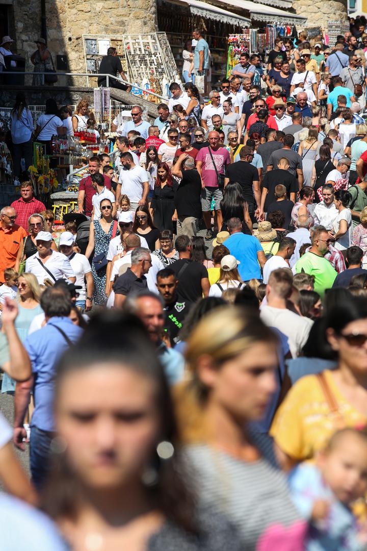 Velika Gospa je blagdan kad se katolički vjernici prisjećaju dogme svoje vjere da je Blažena Djevica Marija, po završetku svoga zemaljskog života, dušom i tijelom uznesena u slavu neba, u društvo sa svojim uskrsnulim sinom Isusom Kristom.