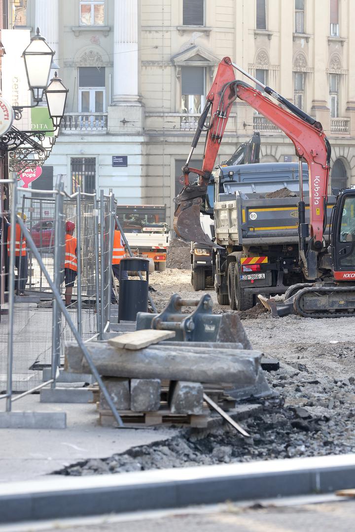Prema rješenju Studija Atmosfera, koje je odabrano na urbanističko-arhitektonskom natječaju među 23 pristigla rada, Stara Vlaška bit će podijeljena u tri cjeline – šetalište, trg i park. Južna zona bit će namijenjena prvenstveno pješacima i zamišljena kao širok prostor na kojem će se moći održavati festivali, sajmovi i tržnice. 