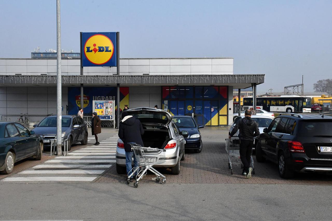 Slavonski Brod: U trgovinama znatno manje kupaca tijekom trećeg općeg bojkota kupovine