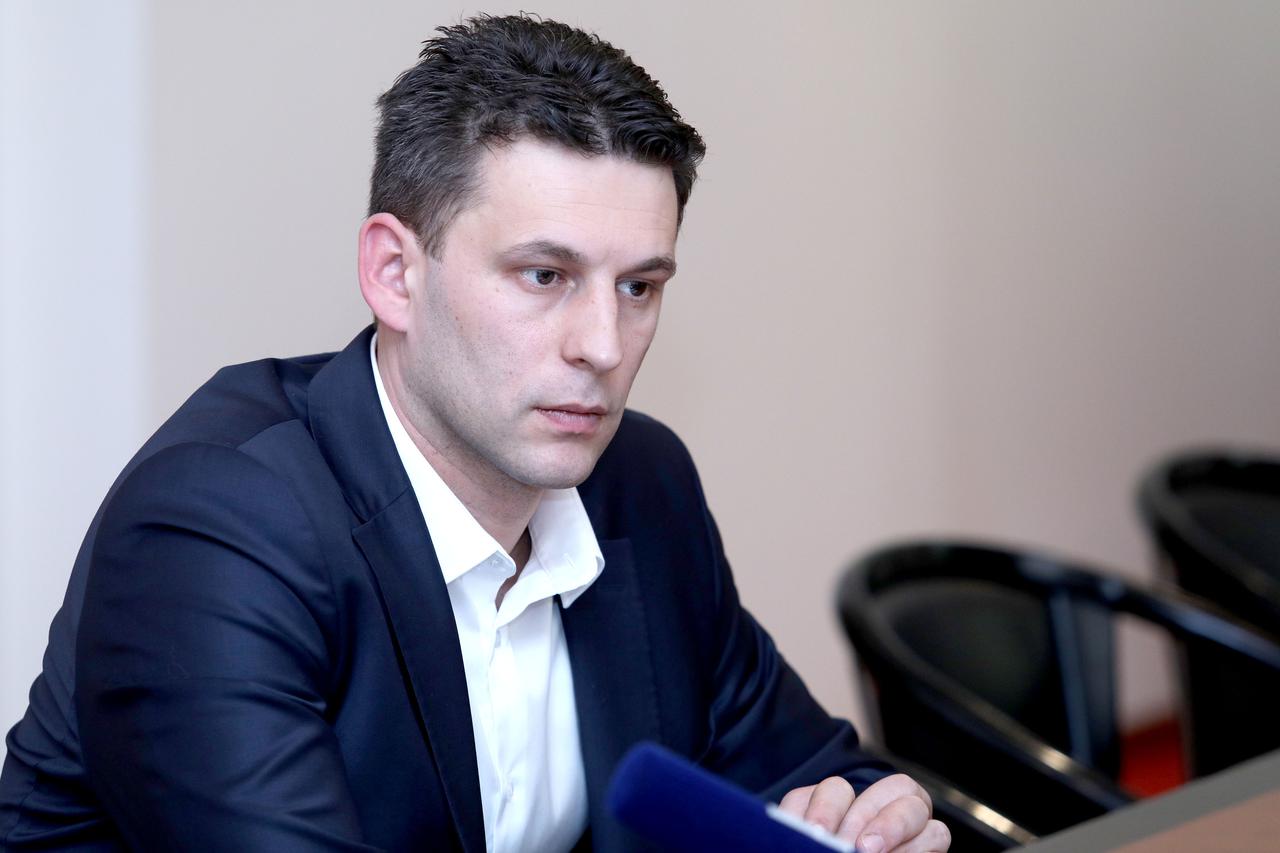 Božo Petrov