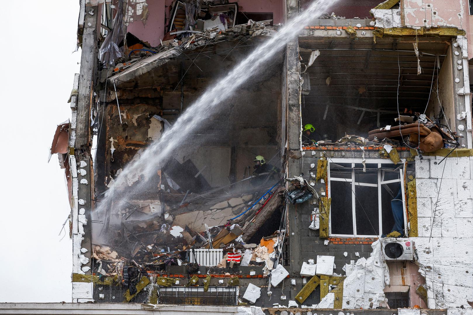 U glavnom gradu je i četiri sata nakon uvođenja i dalje bio na snazi zračna uzbuna. Nije bilo neposrednih izvješća o šteti ili nestancima struje. Rusija se nije zasad oglasila o napadima.