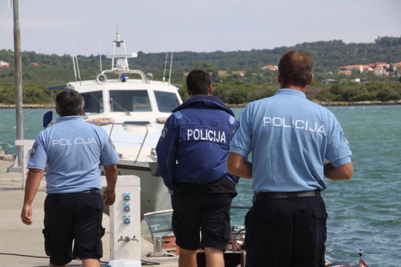 marina,pomorska policija,jahta