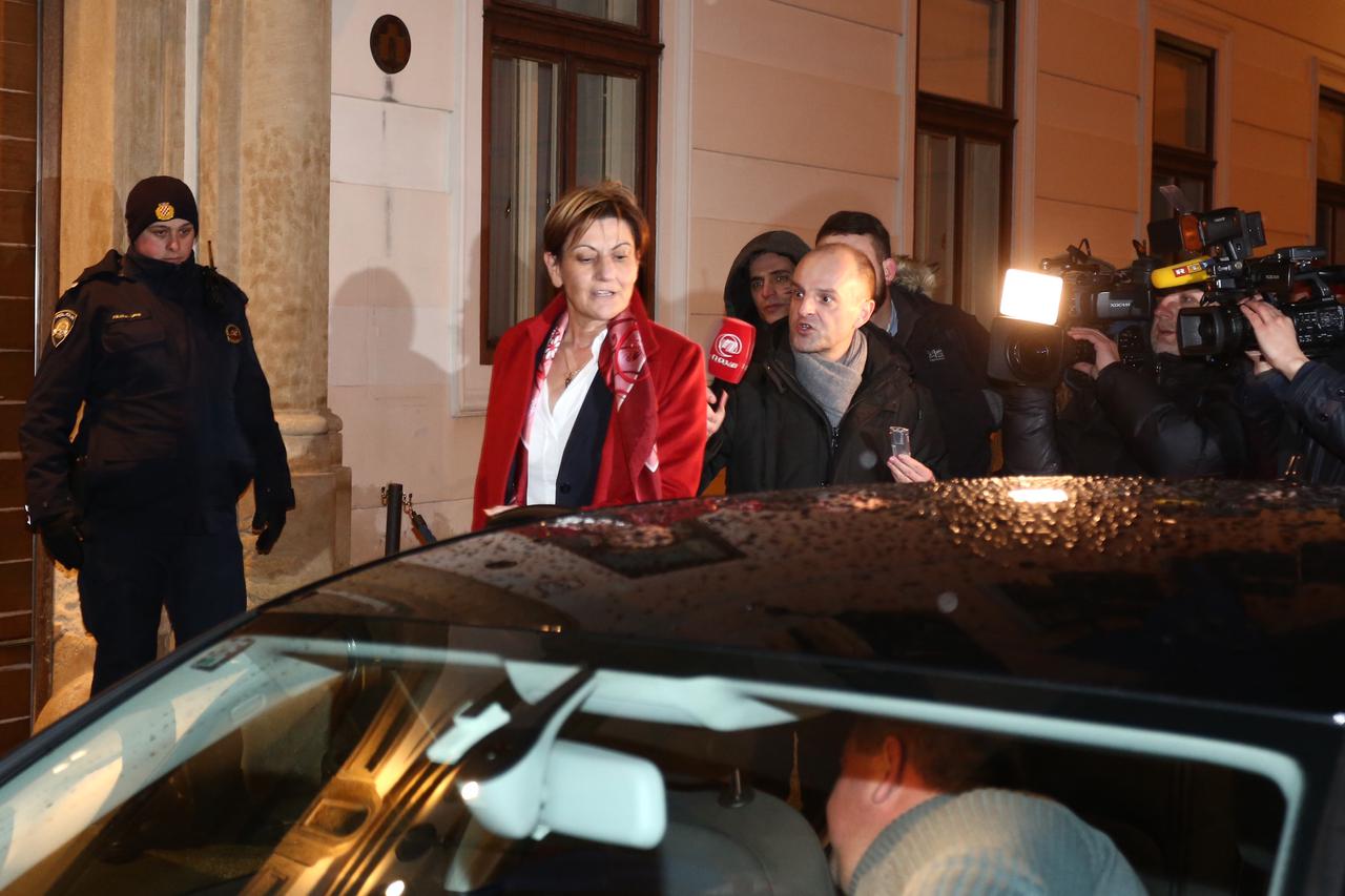 Martina Dalić izlazi iz zgrade Vlade nakon sastanka s vjerovnicima Agrokora