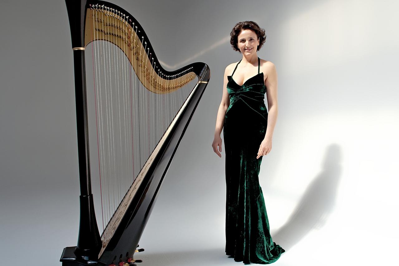 Isabelle Moretti, harpiste, est professeur au Conservatoire National Suprieur de Musique et de la Danse de Paris, a galement remport en 1996 la victoire de la musique classique  nouveau talent . .Elle est l'une des figures les plus sduisantes de la harpe 