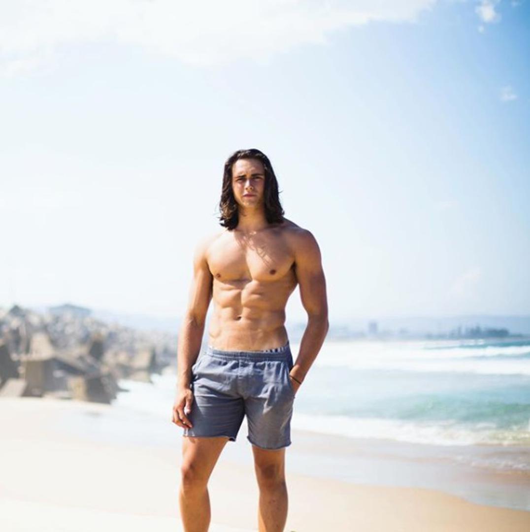 Zbog rupe u prsima, Riley je imao veliku motivaciju za vježbanje i cilj mu je bio dobiti mišiće i izgraditi tijelo.