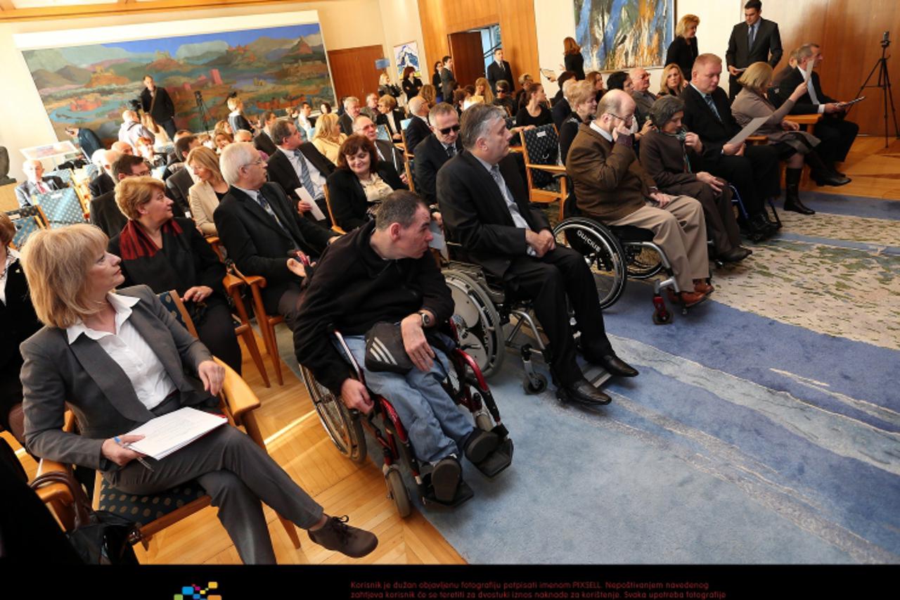 '03.12.2012.,  Zagreb - Povodom Medjunarodnog dana osoba s invaliditetom , predsjednik RH Ivo Josipovic sazvao je okrugli stol .Sudionici rasprave bili su ministar Zeljko Jovanovic,Marijan Cesarik,Tat