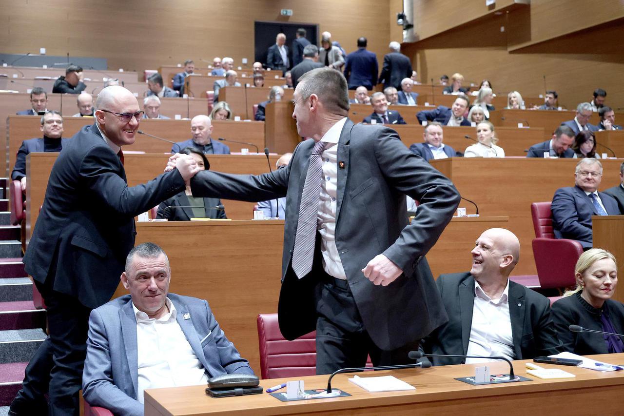 Zagreb: Srdačan pozdrav Ivana Penave i Josipa Dabre u sabornici