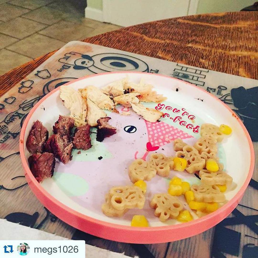 Kćer tvrdi da je već jela u školi, ali ne ide joj laganje jer je tog dana bila nedjelja.