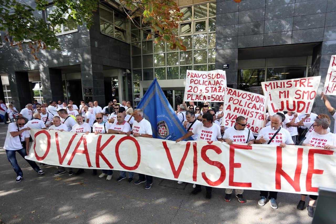 Zagreb: Prosvjed Sindikata pravosudne policije ispred Ministarstva pravosuđa