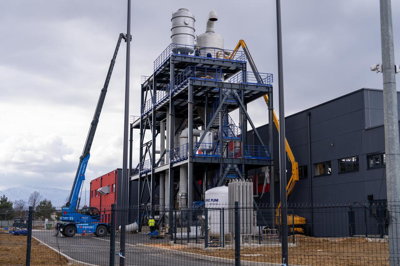 Tvornica za preradu litija u Gospiću