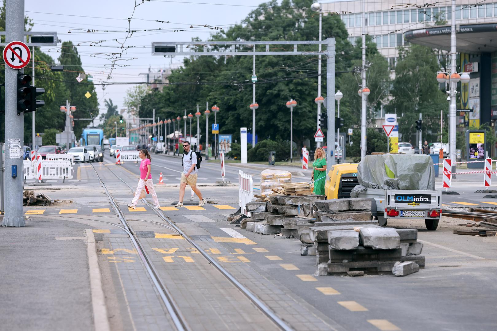 Oboje će se postaviti uskoro, nakon čega se očekuje da će gradilište ponovno biti otvoreno, dodali su.