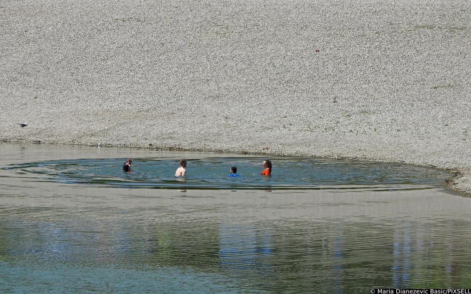 Zagreb: Maturanti se okupili na Bundeku gdje će nastaviti sa slavljem