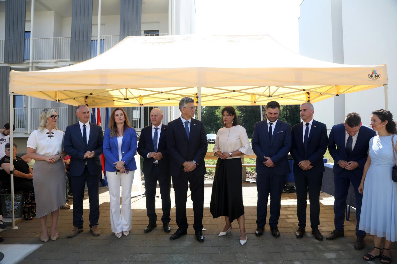 Podjela ključeva stanirama novoizgrađenih zgrada u Petrinji