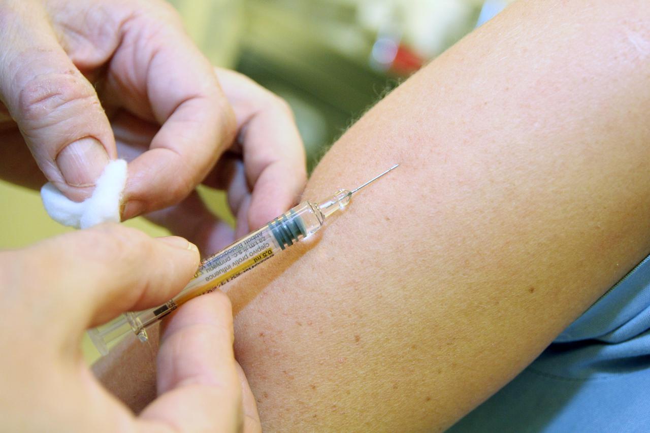 27.11.2014., Sibenik - Injekcija za cjepivo protiv gripe. Photo: Dusko Jaramaz/PIXSELL